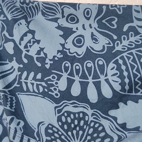 LULAROE LLR OS Garden Floral Butterfly Bug Buttery Soft Legging One Size - Picture 1 of 6